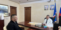Глава Якутска и титулованный спортсмен Айаал Лазарев обсудили развитие вольной борьбы - Администрация г. Якутск