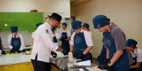 В Сочи для участников школьных «Кулинарных классов» урок провел шеф-повар Мсалам Карказан - Sochi.Com