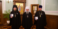 Митрополит Никита наградил игумена Иннокентия (Нилова) и иерея Виталия Вальтера памятными знаками - Епархия