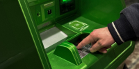 мужчина в банкомате - ИА Nord-News.Ru