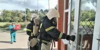 Огнеборцы тренировались тушить возгорание в образовательном учреждении - МЧС