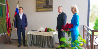 Александр Реутов принял участие в открытии мемориальной доски Юрию Лужкову в Беслане - Администрация РСО-А