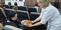 Новоиспеченных кировских стоматологов встретили с караваем 6 Новоиспеченных кировских стоматологов встретили с караваем - VyatkaKirov.Ru