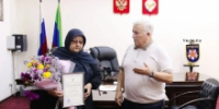 Супруге Набигулы Ахмедибирова передали Благодарность Министерства культуры РФ - Гумбетовский район