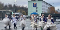 В Заозерске прошел «Забег невест» - Мурманский вестник