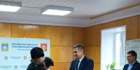 Глава Троснянского района Артём Левковский вручил медаль настоятелю Свято-Успенского храма села Тросна иерею Иоанну Стороженко за вклад в созидание общественной и духовной жизни. 28 сентября 2026 года, п.Тросна - Орловская и Ливенская епархия