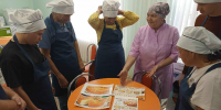 "Кухня без границ": печём шарлотку - Центр соцобслуживания населения