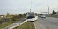 В Сызрани водитель автобуса не справился с управлением и снес столб 29 сентября - Комсомольская Правда Самара