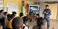 В Туве росгвардейцы провели урок безопасности для воспитанников школы-интерната - Росгвардия