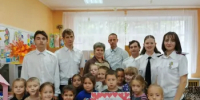 В Азове студенты техникума и воспитанники казачьего детского сада поздравили воспитателей с профессиональным праздником - Департамент по делам казачества и кадетских учебных заведений