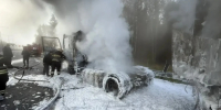 В Калининском округе на трассе М-11 во время движения вспыхнул грузовиквидео - Комсомольская Правда