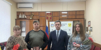 Родственникам погибших воинов вручили ордена Мужества - РИА 57