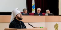 Митрополит Игнатий принял участие в работе депутатских слушаний на тему «Традиционные ценности как основы духовного развития молодежи» - Свято-Троицкий собор