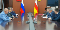 Сергей Меняйло встретился с автором перевода произведений Коста Хетагурова на испанский язык Рубеном Флоресом - Администрация РСО-А