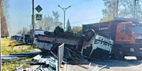 В Новосибирске на Старом шоссе опрокинулся грузовик - Precedent.TV
