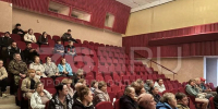 В Кубринске проходит встреча прокурора с местными жителями | Источник: Алина Сардекова / 76.RU - 76.Ru