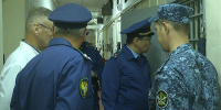 Заместитель прокурора Удмуртской Республики Дмитрий Хобраков и прокурор по надзору за соблюдением законов в исправительных учреждениях Михаил Черниев провели обход основных объектов исправительной колонии № 7. В ходе посещения были проверены рабочие места в производственных цехах учреждения, банно-прачечный комплекс, условия содержания в запираемых помещениях, в жилых помещениях отрядов для осужденных, а также качество питания и соблюдение санитарных норм в столовой. Во время обхода представители прокуратуры провели опрос осужденных на предмет наличия жалоб и заявлений. - УФСИН России по УР