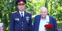 В Тбилисском районе представитель ведомства поздравил ветерана Великой Отечественной войны со 100-летним юбилеем - Следственный комитет