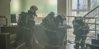 Офис в условном дыму: в центре Волгограда прошли пожарные учения в здании банка - Riac34.Ru