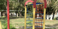 В Ростове жители просят восстановить разрушенную детскую площадку на Киргизской - DonDay.Ru