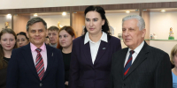 Сегодня в Луганском центре народного творчества состоялось торжественное открытие выставки народно-прикладного искусства, посвященной Дню воссоединения Луганской Народной Республики с Российской Федерацией - Справедливая Россия