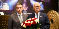 Знак Почетного гражданина города Лыткарино Сергею Белоусову вручил глава муниципалитета Константин Кравцов - Администрация г. Лыткарино