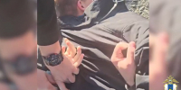На Сахалине полицейские поймали с поличным курьера аферистов укравших у трёх пенсионеров 3,5 млн рублей - ТИА Острова