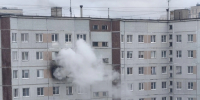 Огонь вырывается из окна седьмого этажа: житель Архангельска заснял на видео пожар в панельке | Источник: Читатель 29.RU - 29.Ru