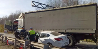 После ДТП с КАМАЗом под Серовом ограничили движение на трассе - ОТВ