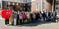 В кардиоцентре Югры высадили Сердечный сад, где спустя 40 лет встретились врач и бывший пациент - Кардиоцентр