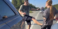 Автохам на Audi напал на девушек на трассе и отделался штрафом - Комсомольская Правда