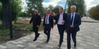 Замгубернатора Свинцов посетил подшефную Брянку - Газета Вперёд
