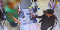 В магазин под Киришами зашел покупатель с гранатой - видео - 47 новостей