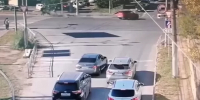 Четыре пешехода чудом избежали смерти в ужасном ДТП в центре Омска - Om1.Ru