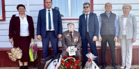 Депутат поздравил ветерана со 100-летием - Законодательное Собрание