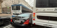 Автобус и люксовая иномарка столкнулись в центре Ростова - DonDay.Ru