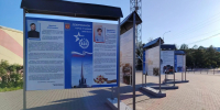 В преддверии важной даты — пятилетия присвоения Дзержинску почетного звания «Город трудовой доблести» — у стадиона «Химик» обновлены информационные стенды. - Администрация г. Дзержинск
