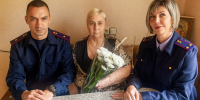 Сотрудники СУ СК России по Костромской области в преддверии Дня пожилого человека навестили жительницу Костромской области - Следственное управление