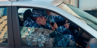 Росгвардейцы задержали кемеровчанина, пытавшегося скрыться с похищенными напитками из магазина (ВИДЕО) - Росгвардия