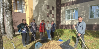 Сотрудники ГДК провели осенний субботник на территории учреждения - Новости Заинска