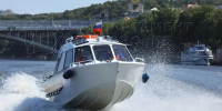 Спасатели вытащили из Москвы-реки упавшего в воду мужчину - M24.Ru