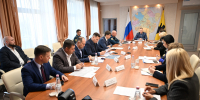 Михаил Евраев провел заседание оперштаба по ликвидации последствий пожара в Кубринске - Правительство