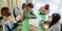 В Угловском Доме культуры методист провела мастер-класс по созданию картины из салфеток - Комитет культуры и туризма