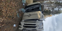 В Коми на дороге опрокинулся тягач Dongfeng - Pg11.Ru