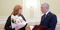 Председатель гордумы Владлен Колесников поздравил Наталию Бутусову с юбилеем - Городская Дума