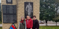 Возложение цветов к памятнику воинам интернационалистам - Тербунский районный суд