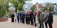Активисты регионального отделения партии СПРАВЕДЛИВА РОССИЯ в Луганской Народной Республики возложили цветы к памятнику "Они отстояли родину" - Справедливая Россия