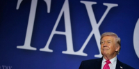 Американцы помолились за Трампа: верующие обратились к Богу с благодарностями - Комсомольская правда