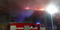 Эвакуировали 70 человек: в Самарской области огонь охватил крышу пятиэтажки - видео - КТВ-ЛУЧ