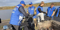 Единороссы очистили от мусора берег озера в Кемерове - Единая Россия
